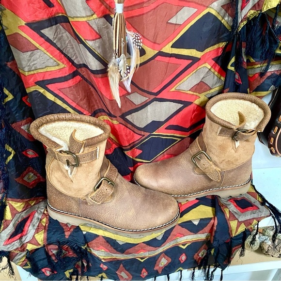 Rare ROOTS shearling TRIBE winter boots w cabin cottage farmhouse vibe - Picture 8 of 16